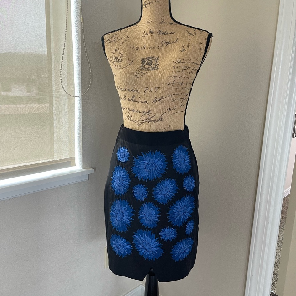 Leifsdottir Embroidered Flower Anthropologie Pencil Skirt size 8